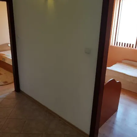 Best Value Sunny In Great Location 아파트 반스코